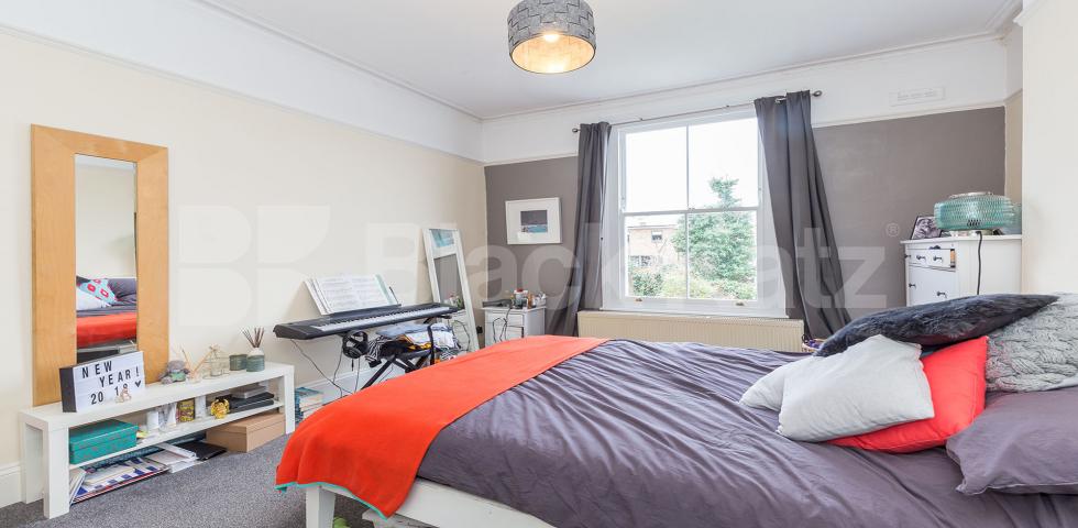 			NEW INSTRUCTION!, 2 Bedroom, 1 bath, 1 reception Flat			 Womersley Road, CROUCH END